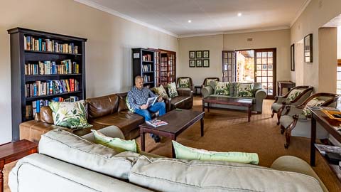 TV Lounge & Pub | Misty Mountain