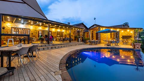 Restaurant & Deck | Misty Mountain
