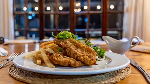 Restaurant & Deck | Misty Mountain