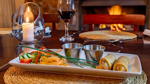 Restaurant & Deck | Misty Mountain