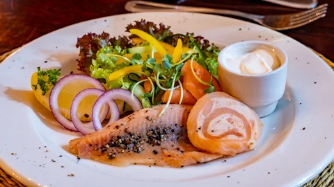 Restaurant & Deck | Misty Mountain