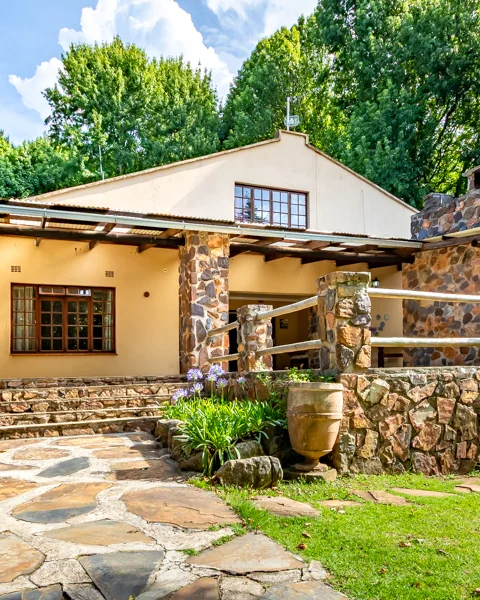 Ten-Sleeper Self-Catering Farmhouse | Misty Mountain