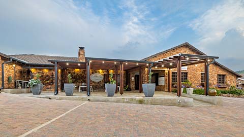 Exterior & Views | Misty Mountain