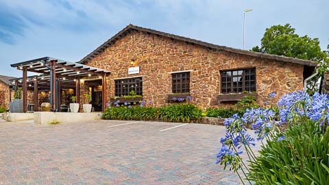 Exterior & Views | Misty Mountain